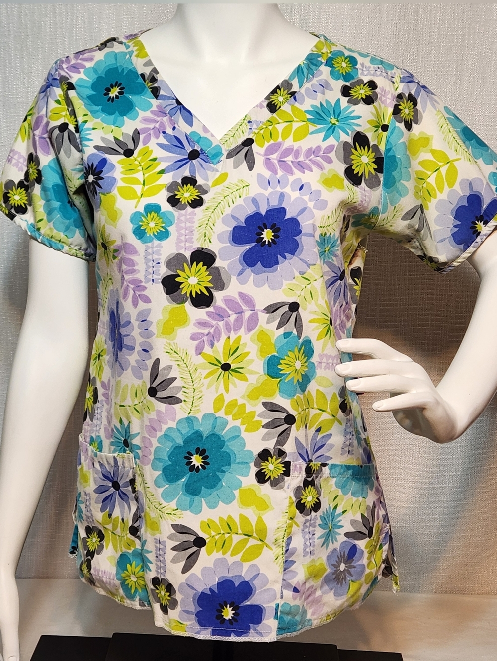 Scrub Works Colorful Scrubs Top Cotton Spring Summer Flowers Medium